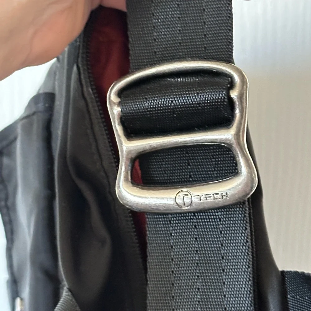 Vintage Tumi laptop/crossbody bag. Black with red lining, great find!